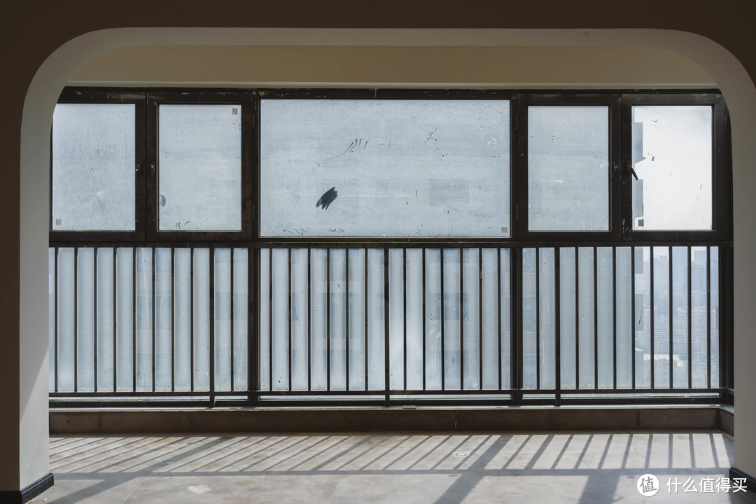 家里窗户谁来清理?请保洁?自己搞?一台科沃斯窗宝W2S Pro如何搞定新屋开荒保洁?!